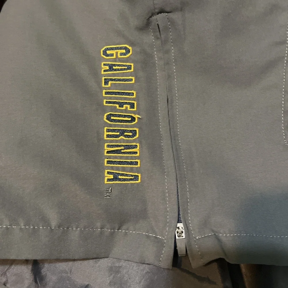Colosseum Men's Med Jacket, California, Gray Front‎ Flap Pocket 1/2 Zip